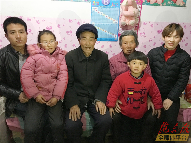 【新春走基層】殘疾夫婦：“你做我的耳朵，我做你的右手”