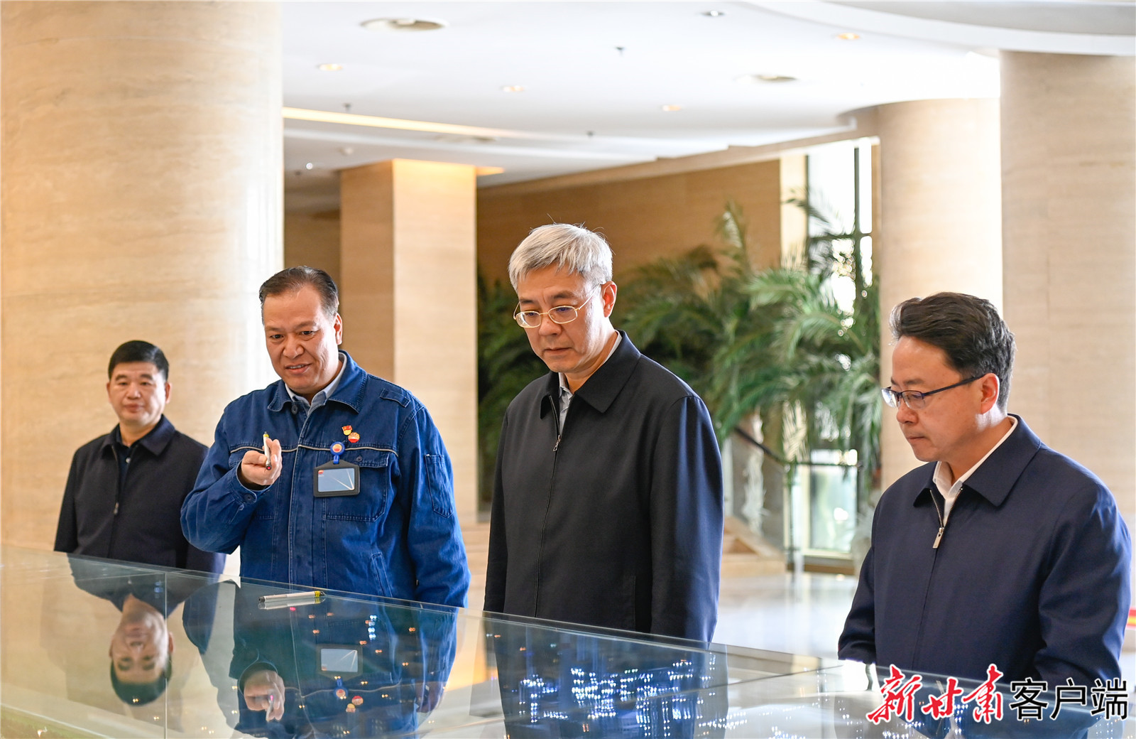 尹弘在慶陽市調(diào)研指導(dǎo)工作時強調(diào)：立足資源稟賦打造特色產(chǎn)業(yè)集群，奮發(fā)有為推動革命老區(qū)振興發(fā)展