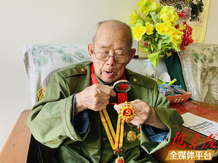 【光榮在黨50年】徐連江：“永遠(yuǎn)跟黨走，永遠(yuǎn)都愛國！”