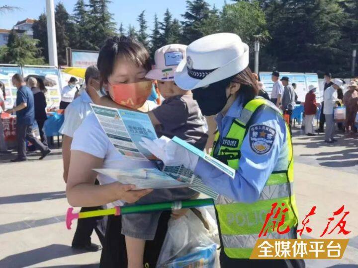 【創(chuàng)建全國文明城市·我們在行動】西峰公安交警強(qiáng)化“一老一小”宣傳，筑牢交通安全防線