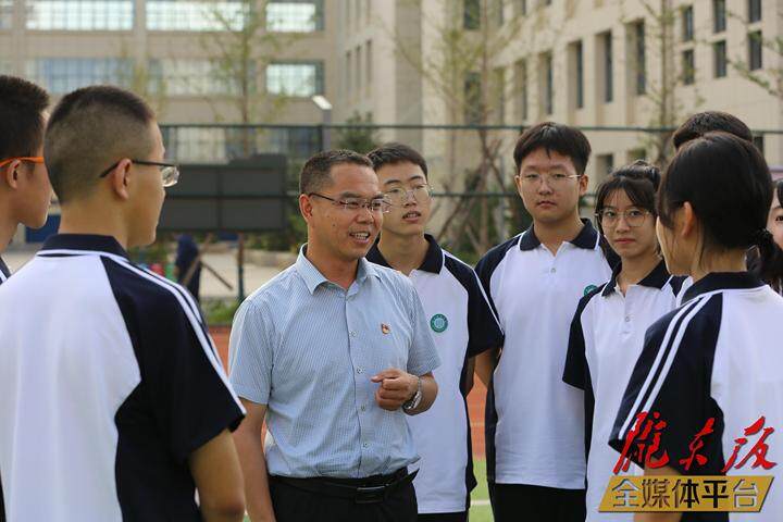 【教育高質(zhì)量發(fā)展·校長(zhǎng)訪談】聚焦內(nèi)涵謀新篇 推動(dòng)發(fā)展開(kāi)新局——訪慶陽(yáng)四中黨總支書(shū)記、校長(zhǎng)齊建偉
