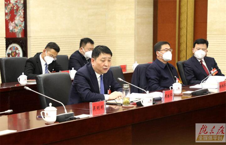 周繼軍在審議省政府工作報告時指出 賦能增勢跳起摸高不斷提升經(jīng)濟(jì)綜合實力 聚焦大事聚力突破以一域之彩為全局增光