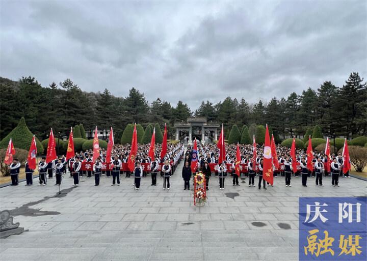 【加強(qiáng)未成年人思想道德建設(shè)】慶陽一中組織2021級全體師生赴南梁開展研學(xué)旅行實(shí)踐活動(dòng)