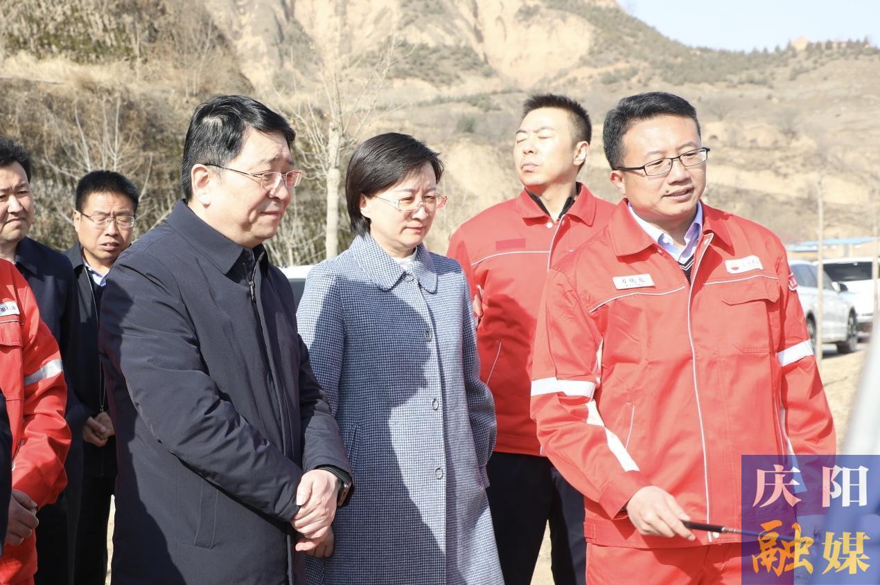 周繼軍在鎮(zhèn)原縣調(diào)研時(shí)強(qiáng)調(diào) 用足用好優(yōu)勢資源和政策機(jī)遇 加快推動縣域經(jīng)濟(jì)高質(zhì)量發(fā)展