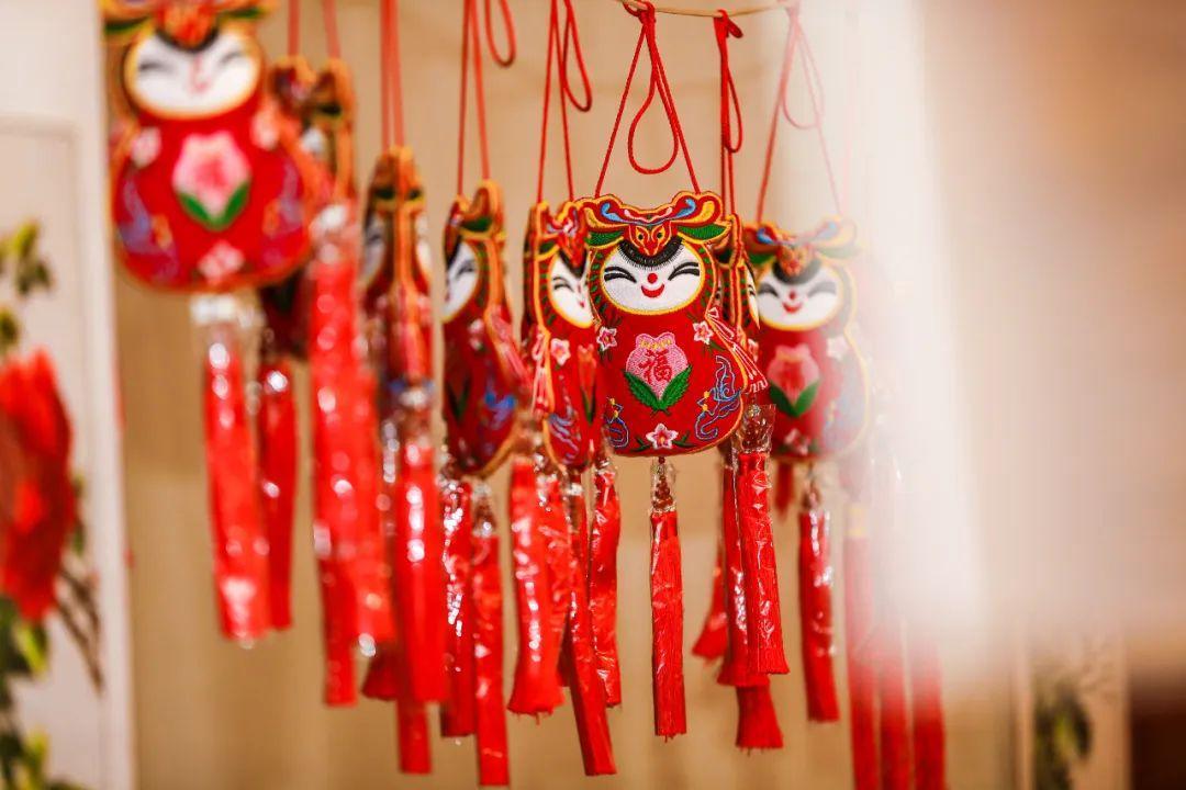 香約慶陽(yáng) 包容天下丨慶陽(yáng)香包，一針一線 送出如意祝福