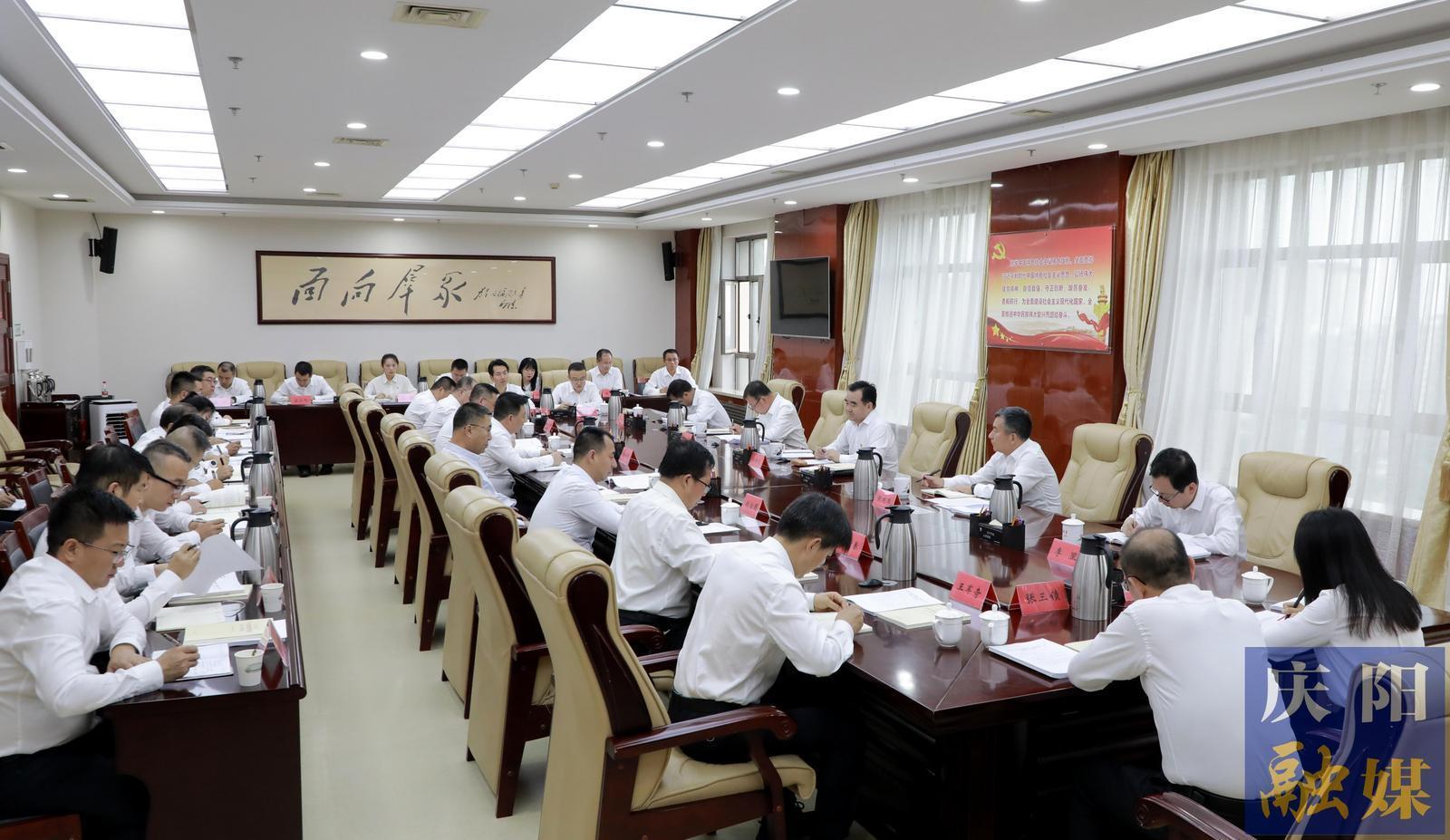 黃澤元在市委辦公室黨總支講專(zhuān)題黨課 勉勵(lì)全體黨員在知紀(jì)明紀(jì)上下功夫，在增強(qiáng)自覺(jué)上常修煉，在工作質(zhì)量上見(jiàn)實(shí)效，切實(shí)把黨紀(jì)學(xué)習(xí)教育成效轉(zhuǎn)化為擔(dān)當(dāng)作為、干事創(chuàng)業(yè)的強(qiáng)大動(dòng)力