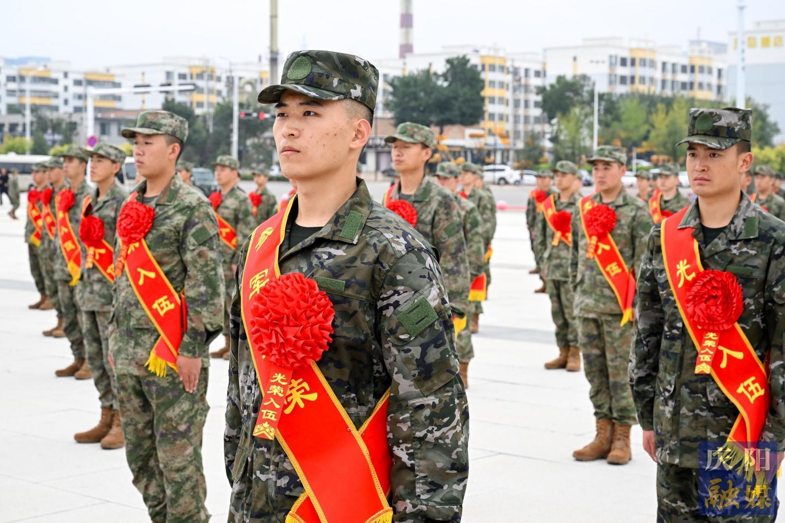 【攝影報(bào)道】光榮啟程！慶陽市歡送2024年下半年入伍新兵奔赴軍營(yíng)