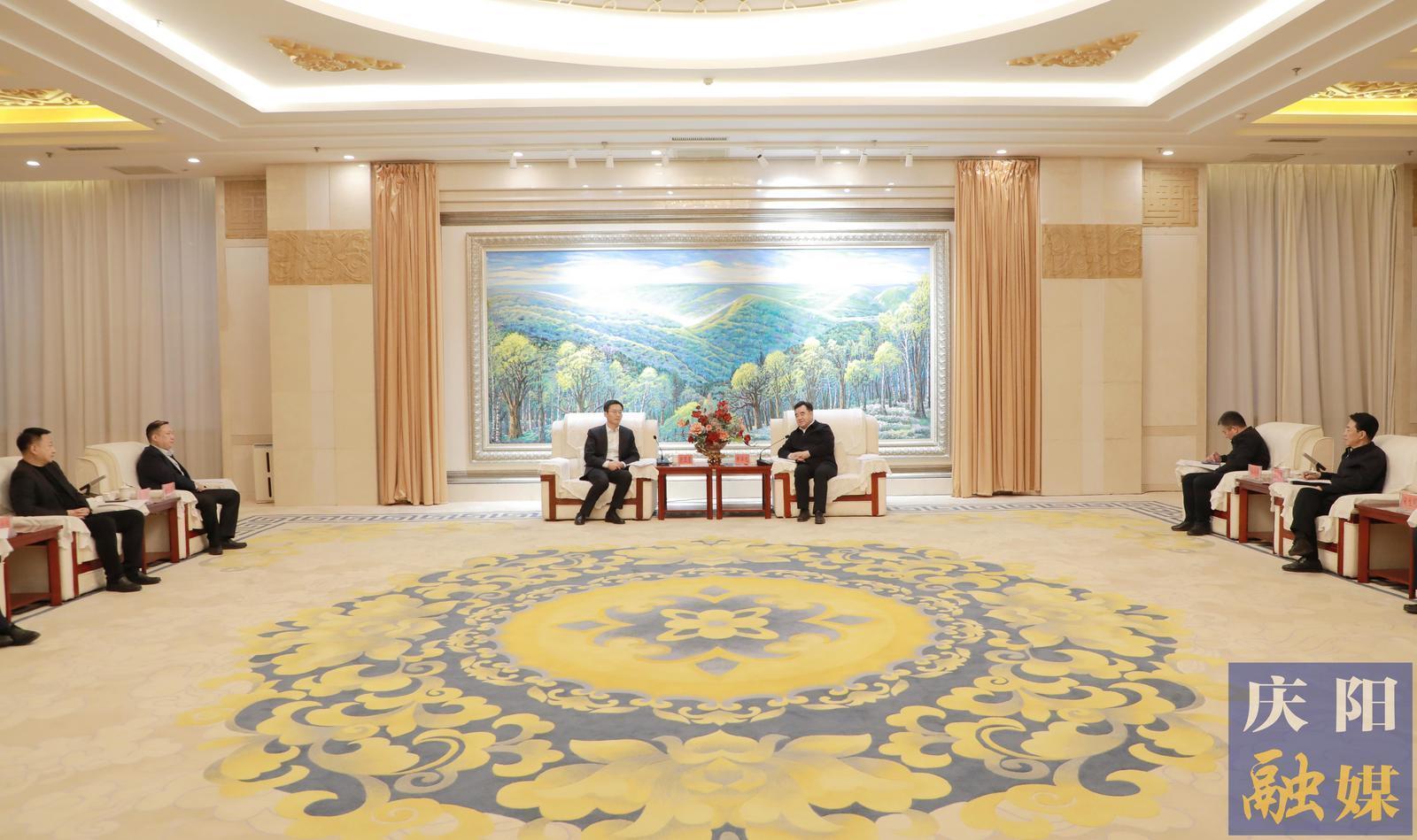 黃澤元與交通銀行甘肅省分行黨委書記、行長方衛(wèi)星一行座談