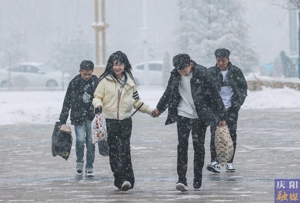 【攝影專題】風(fēng)雪兼程，回家過年！