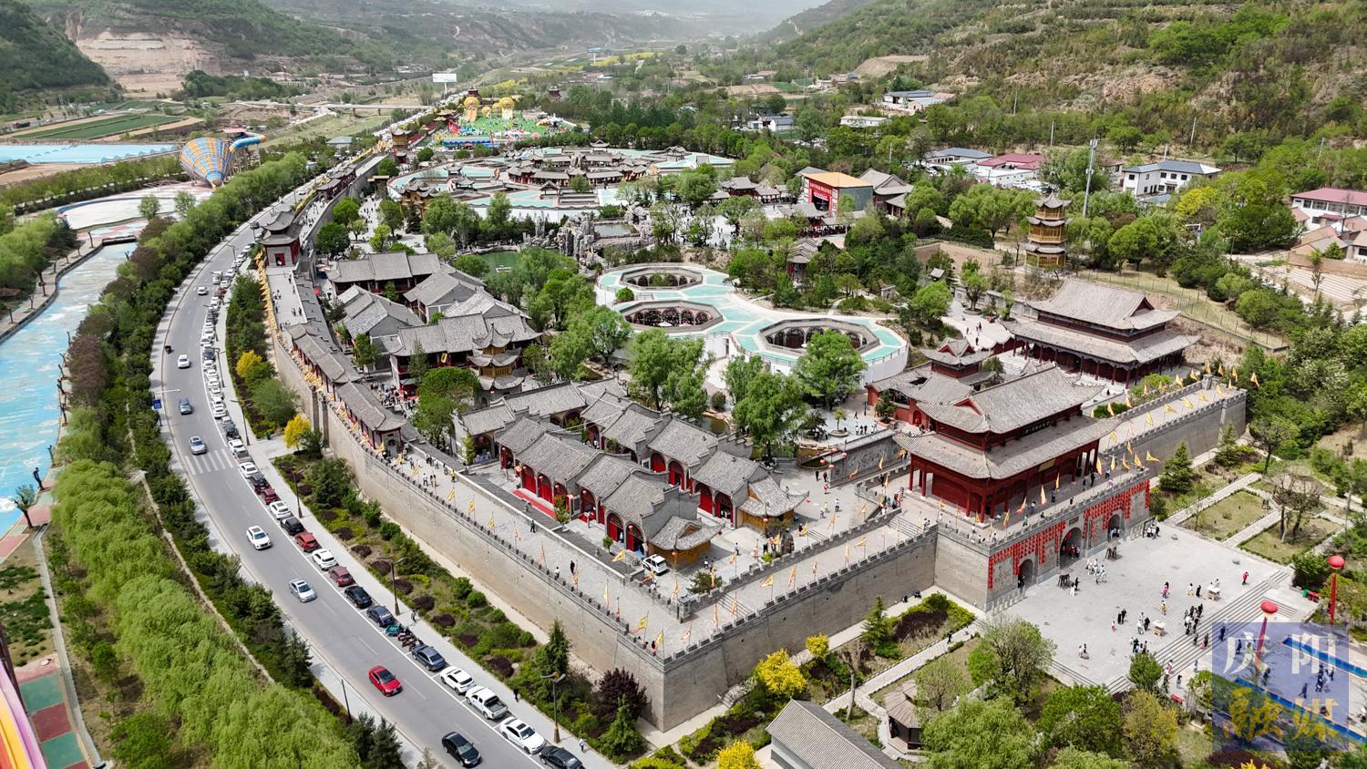 【攝影報道】鎮(zhèn)原北石窟驛景區(qū)火熱迎客：再現(xiàn)絲路古韻 打造文旅新地標