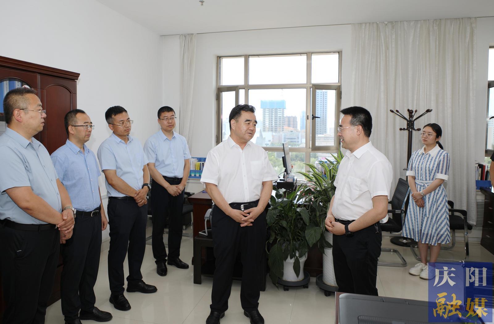 黃澤元在調(diào)研數(shù)字經(jīng)濟(jì)培育發(fā)展情況時(shí)強(qiáng)調(diào) 完善機(jī)制優(yōu)化職能持續(xù)積蓄數(shù)字經(jīng)濟(jì)優(yōu)勢 增強(qiáng)合力提高效率奮力打造全國算力高地